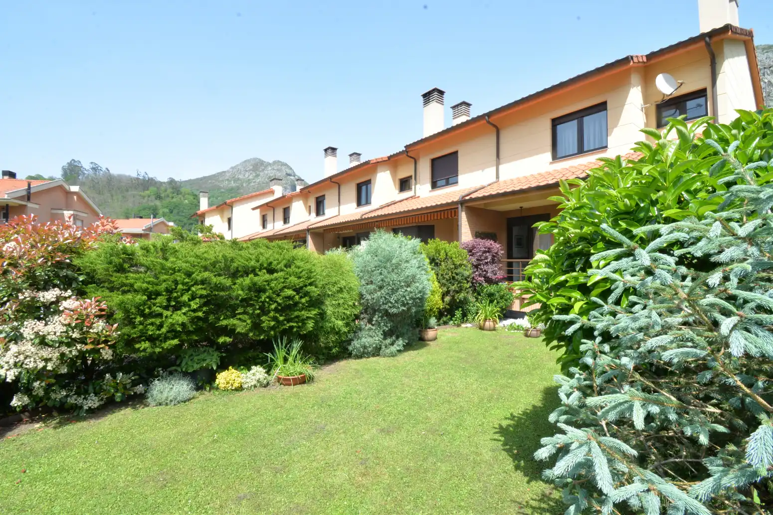 Jardín de Casa adosada en venta en Morcín con Calefacción, Jardín privado y Terraza