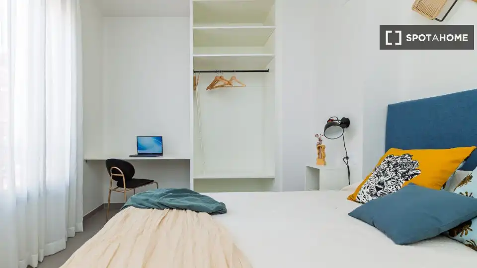 Bedroom of Flat for rent in Valencia  with Air Conditioner, Heating and Furnished
