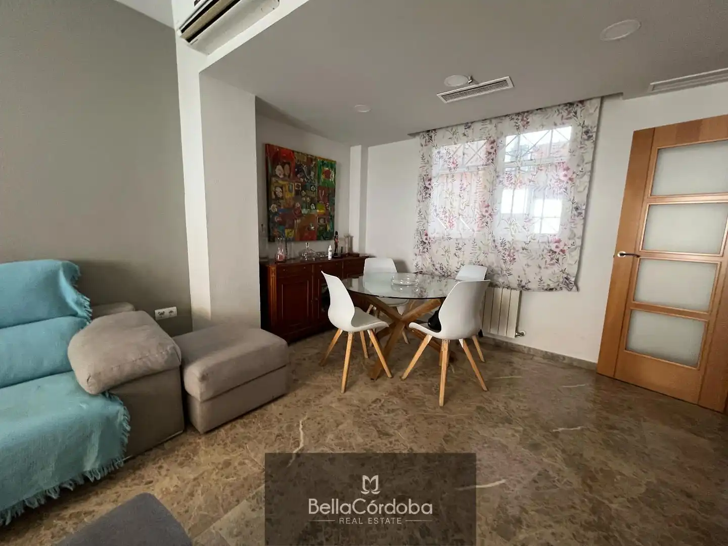 Sala d'estar de Casa adosada en venda en Córdoba amb Aire condicionat, Traster i Piscina