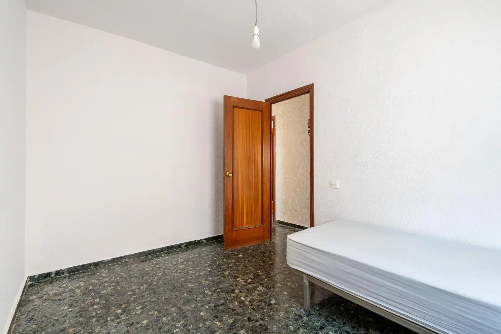 Schlafzimmer von Wohnung zum Verkauf in Almería mit Klimaanlage, Heizung und Balkon