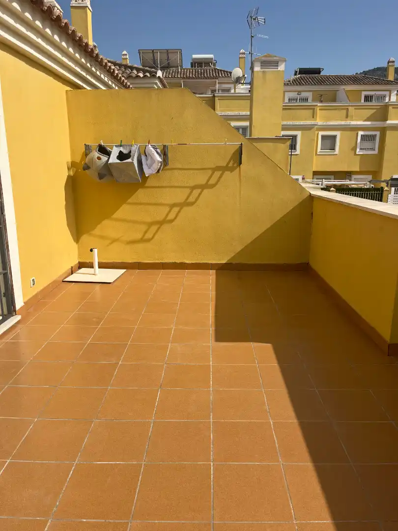 Terrassa de Casa adosada en venda en Alhaurín de la Torre amb Aire condicionat, Traster i Piscina comunitària