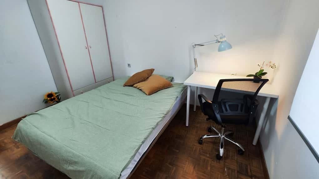 Bedroom of Flat to share in  Madrid Capital  with Heating and Terrace