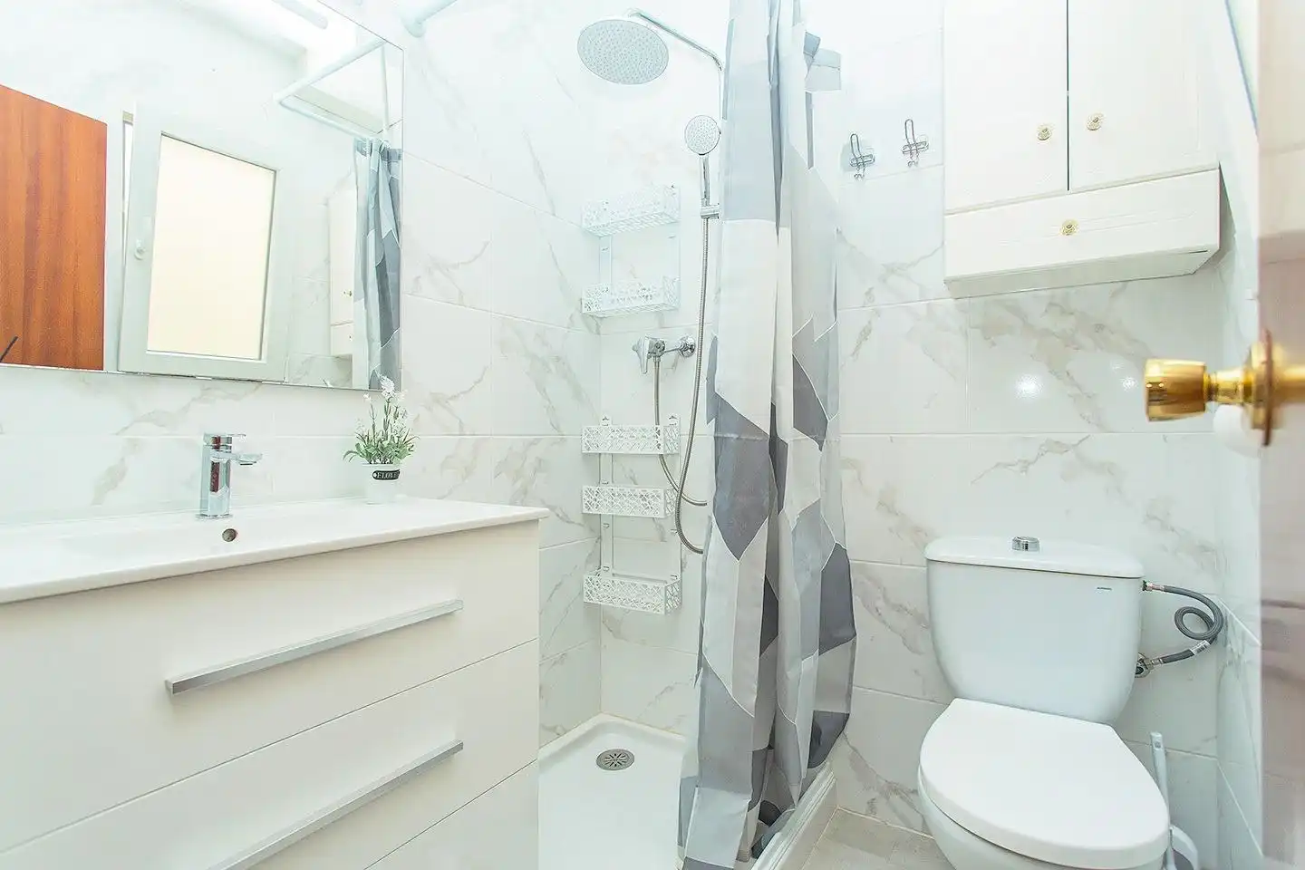 Baño de Apartamento en venta en Torrevieja con Aire acondicionado, Terraza y Amueblado