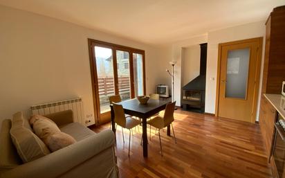 Sala d'estar de Apartament en venda en Benasque amb Terrassa, Forn i Rentadora