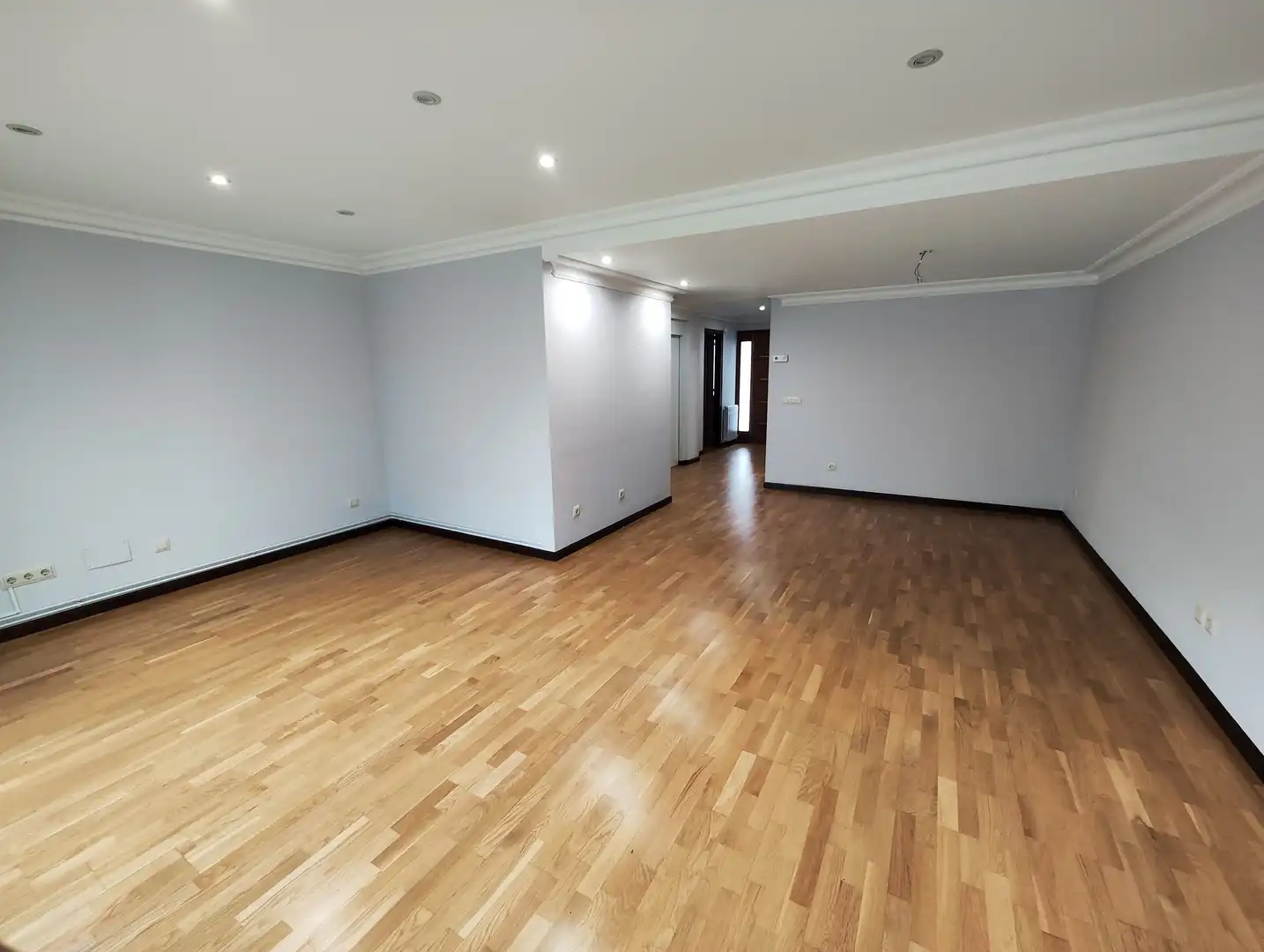 Casa adosada en venta en Vigo  con Jardín privado, Parquet y Terraza