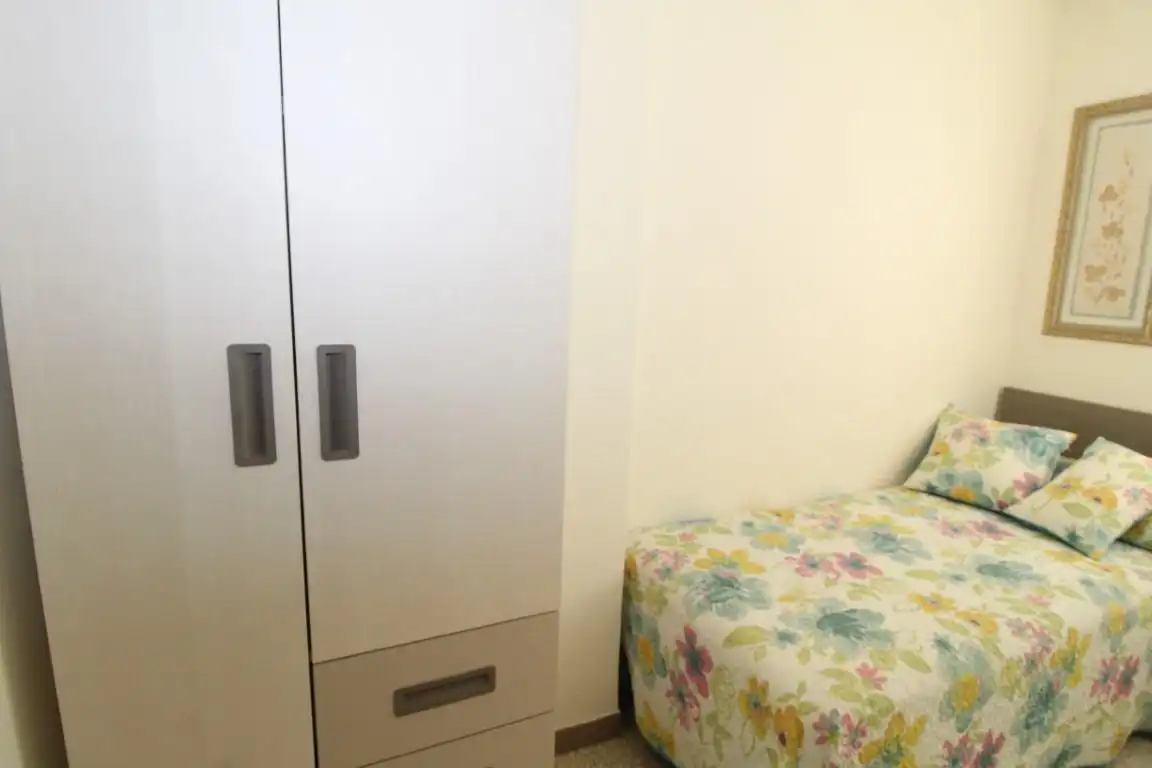 Dormitori de Apartament en venda en Torrevieja amb Terrassa