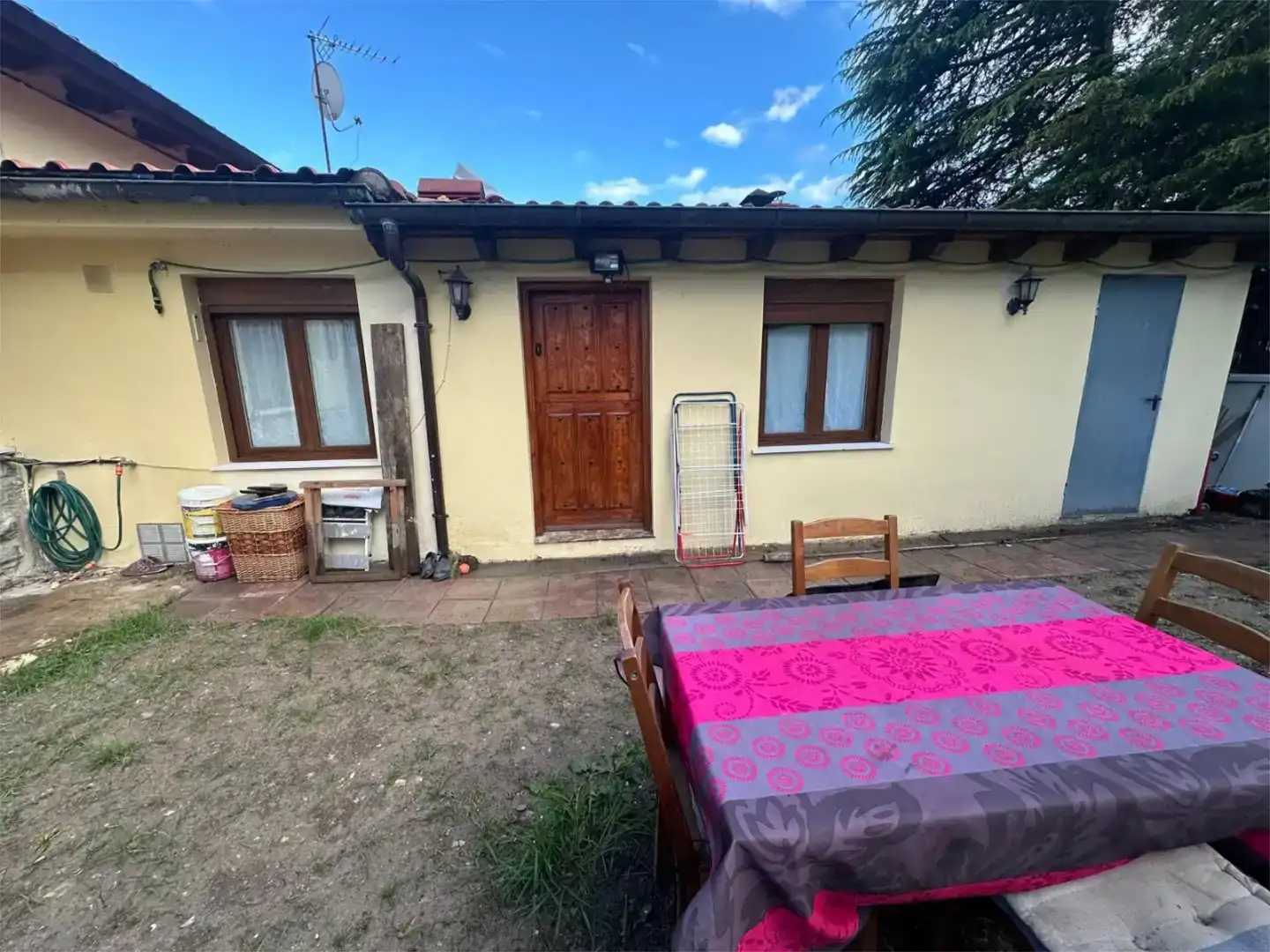 Vista exterior de Casa adosada en venda en Vitoria - Gasteiz amb Jardí privat, Parquet i Traster