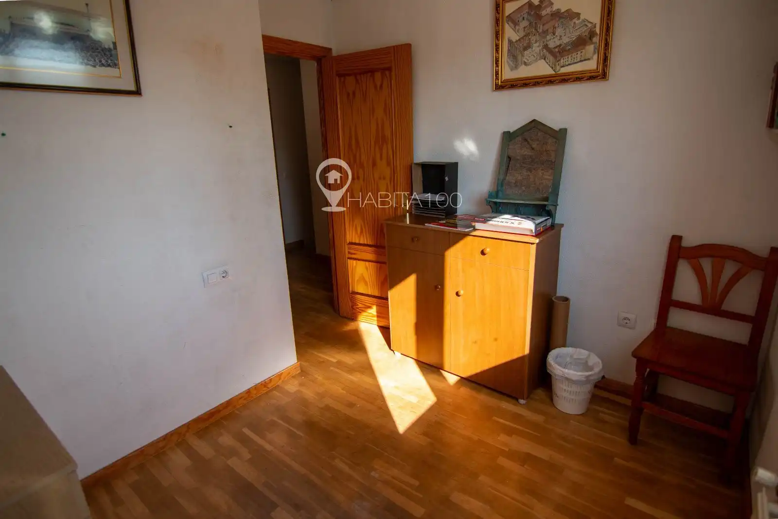 Dormitori de Casa adosada en venda en Cuenca amb Calefacció i Moblat