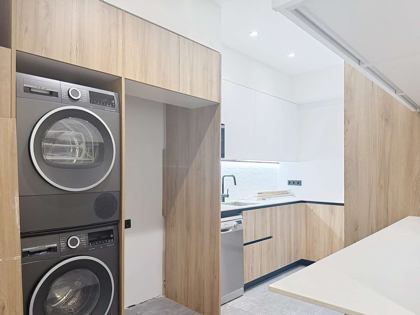 Kitchen of Flat to share in  Madrid Capital  with Air Conditioner and Terrace