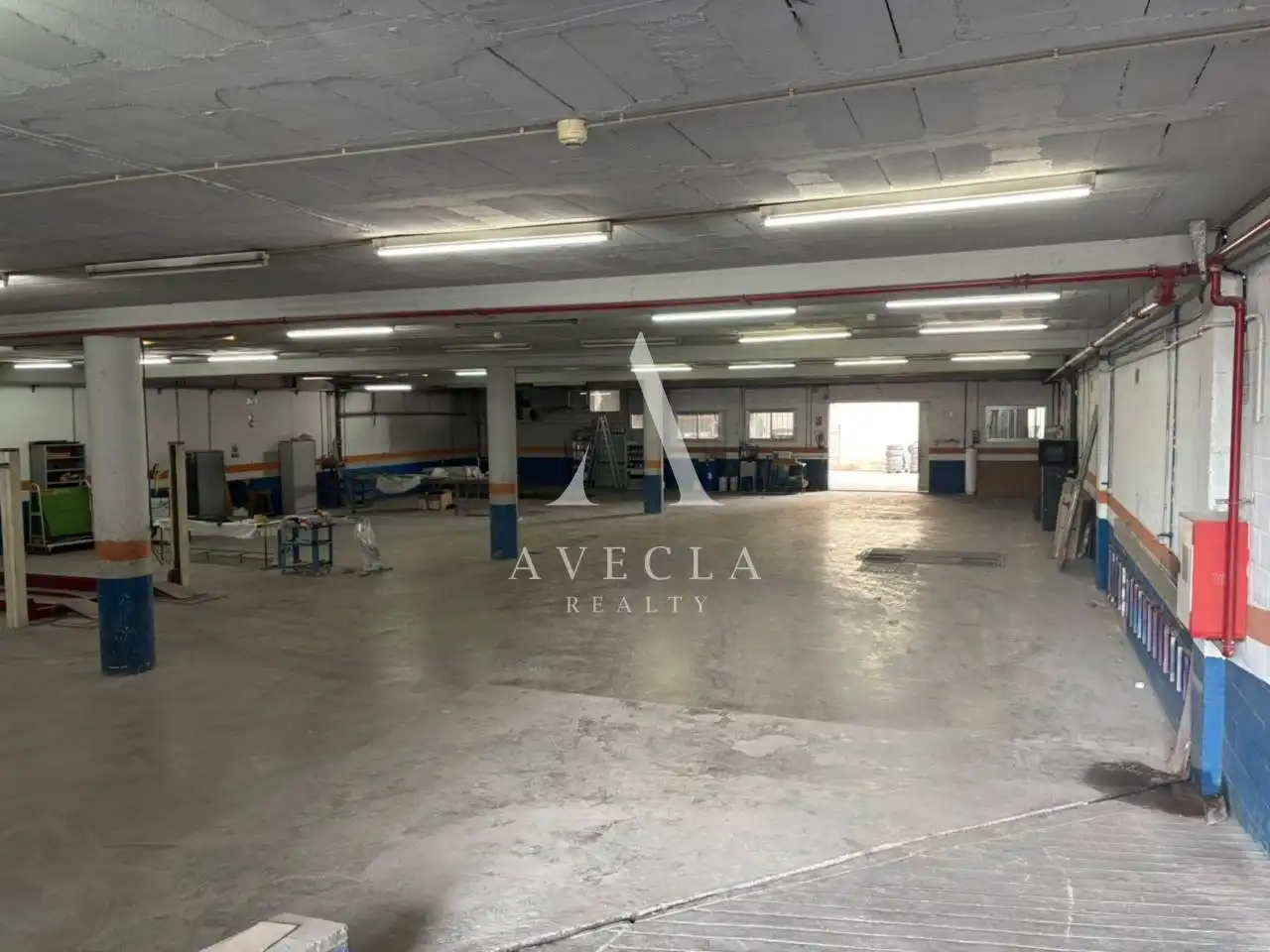 Aparcament de Nau industrial en venda en Sant Esteve Sesrovires