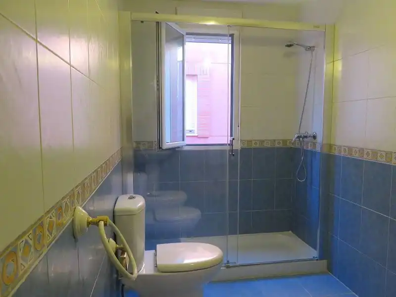 Baño de Casa o chalet en venta en Chozas de Abajo con Calefacción, Jardín privado y Trastero