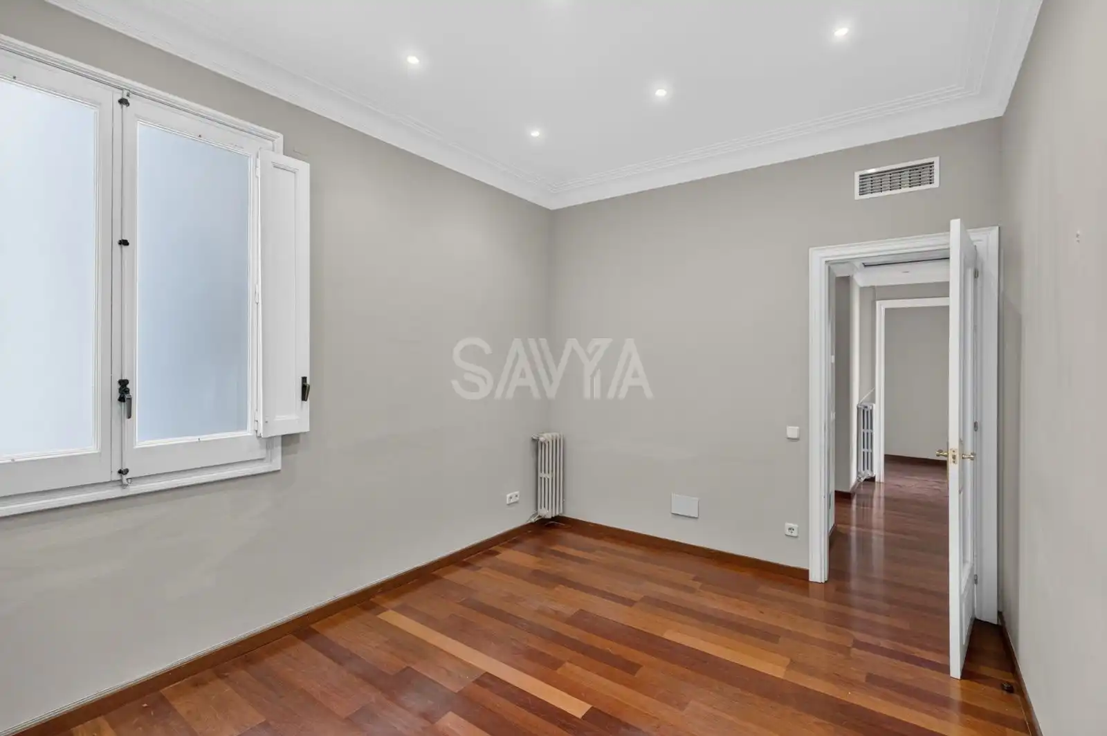 Piso en venta en Barcelona con Calefacción y Trastero