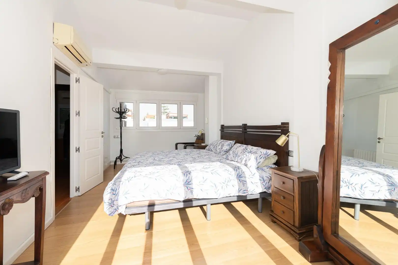 Bedroom of Detached homes for sale in Málaga  with Air Conditioner, Terrace and Community pool