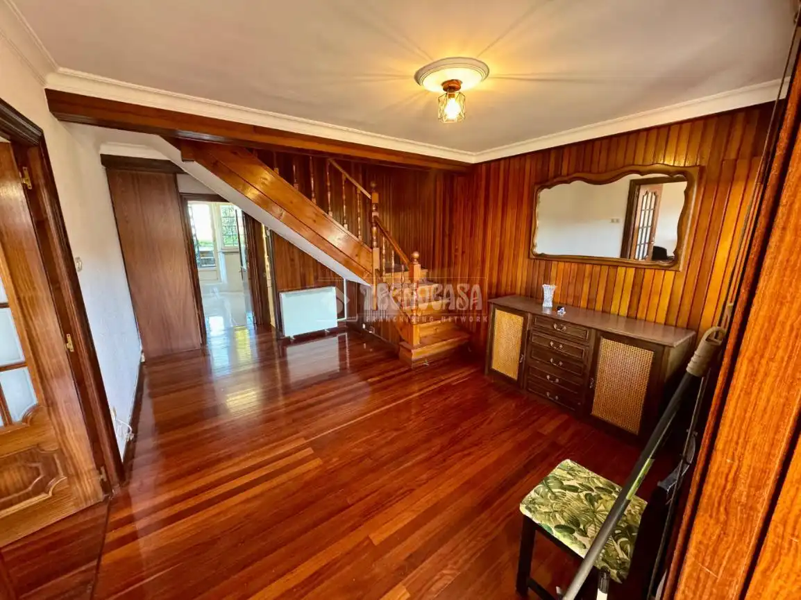 Casa adosada en venta en El Astillero