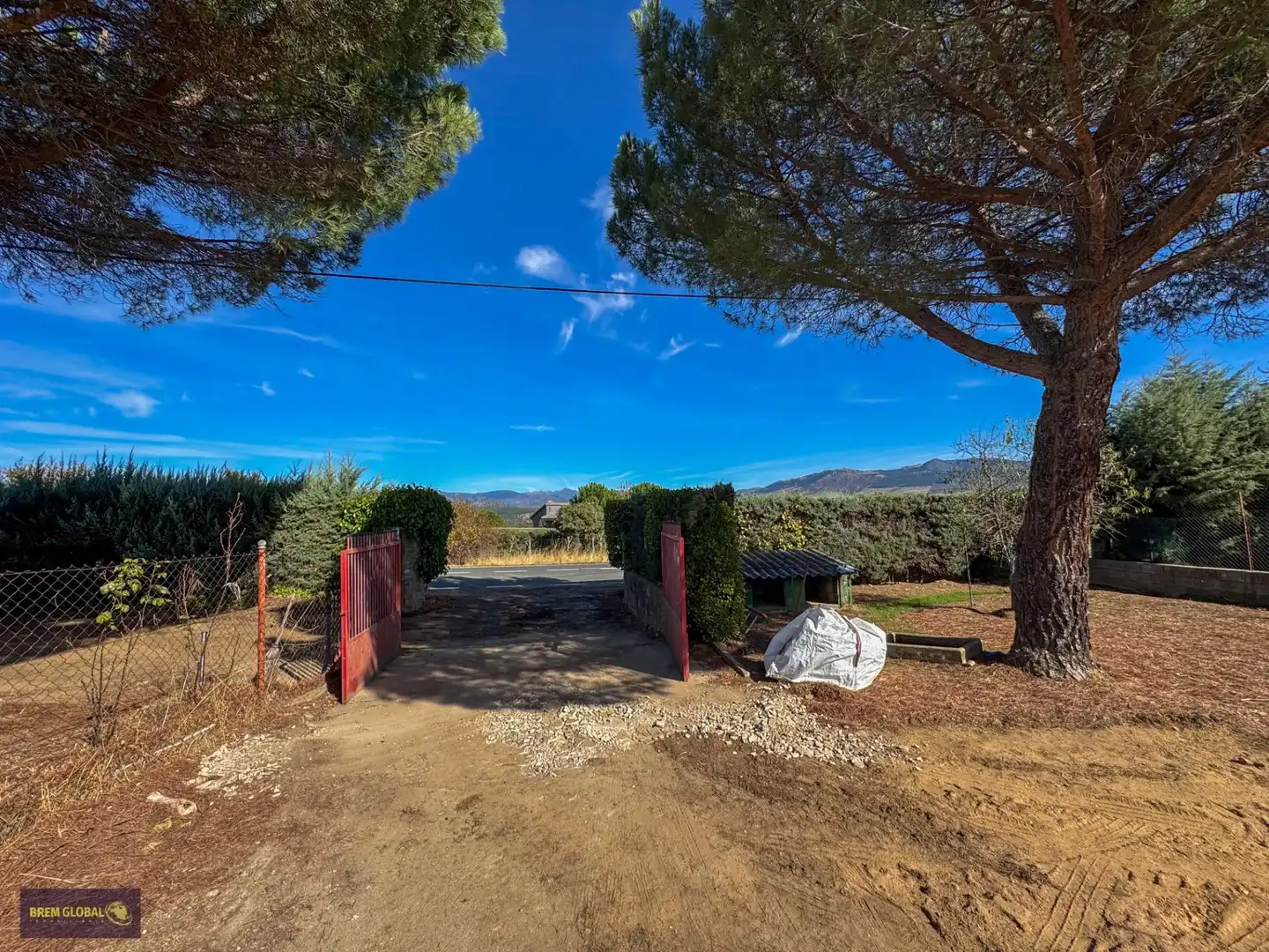 Vista exterior de Casa o xalet en venda en Puentes Viejas amb Jardí privat i Terrassa