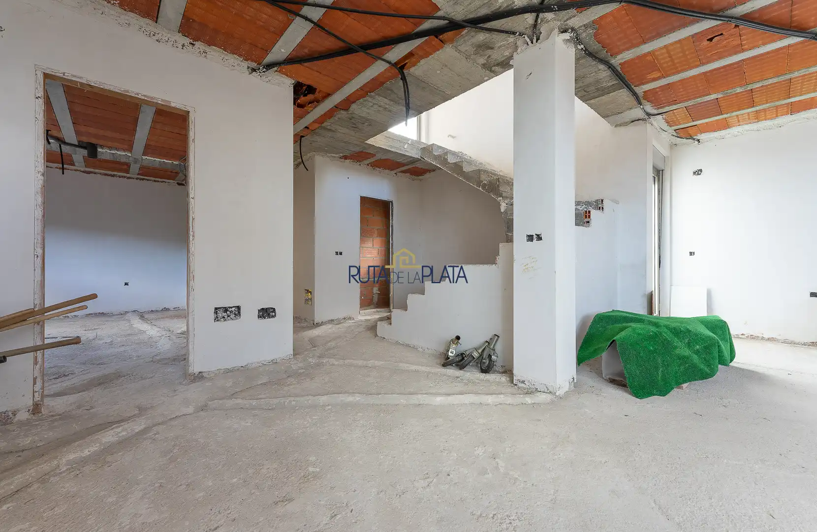 Casa o xalet en venda en Roales amb Calefacció, Jardí privat i Parquet