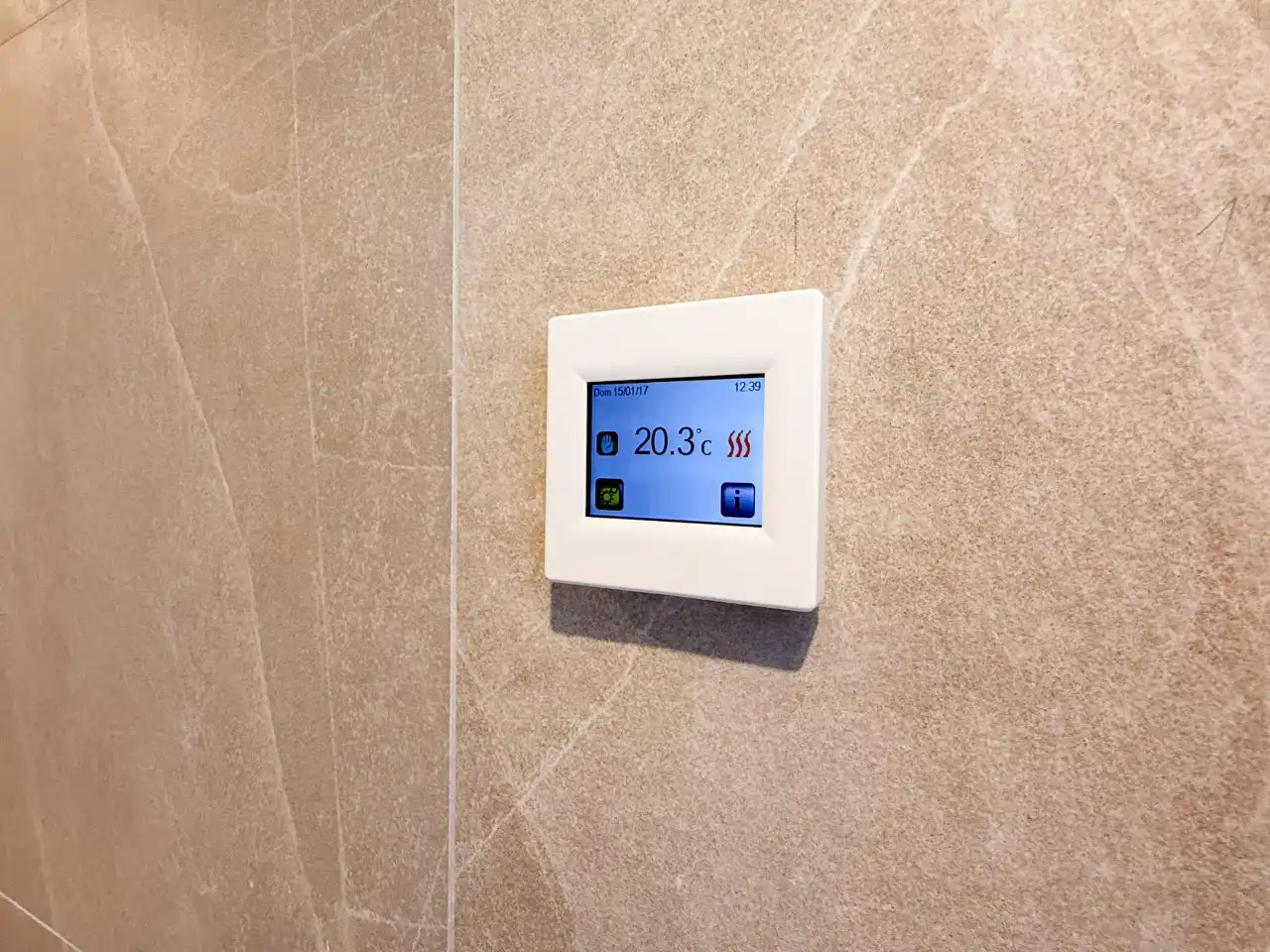 Bathroom of Flat for sale in Torrevieja  with Air Conditioner, Heating and Terrace