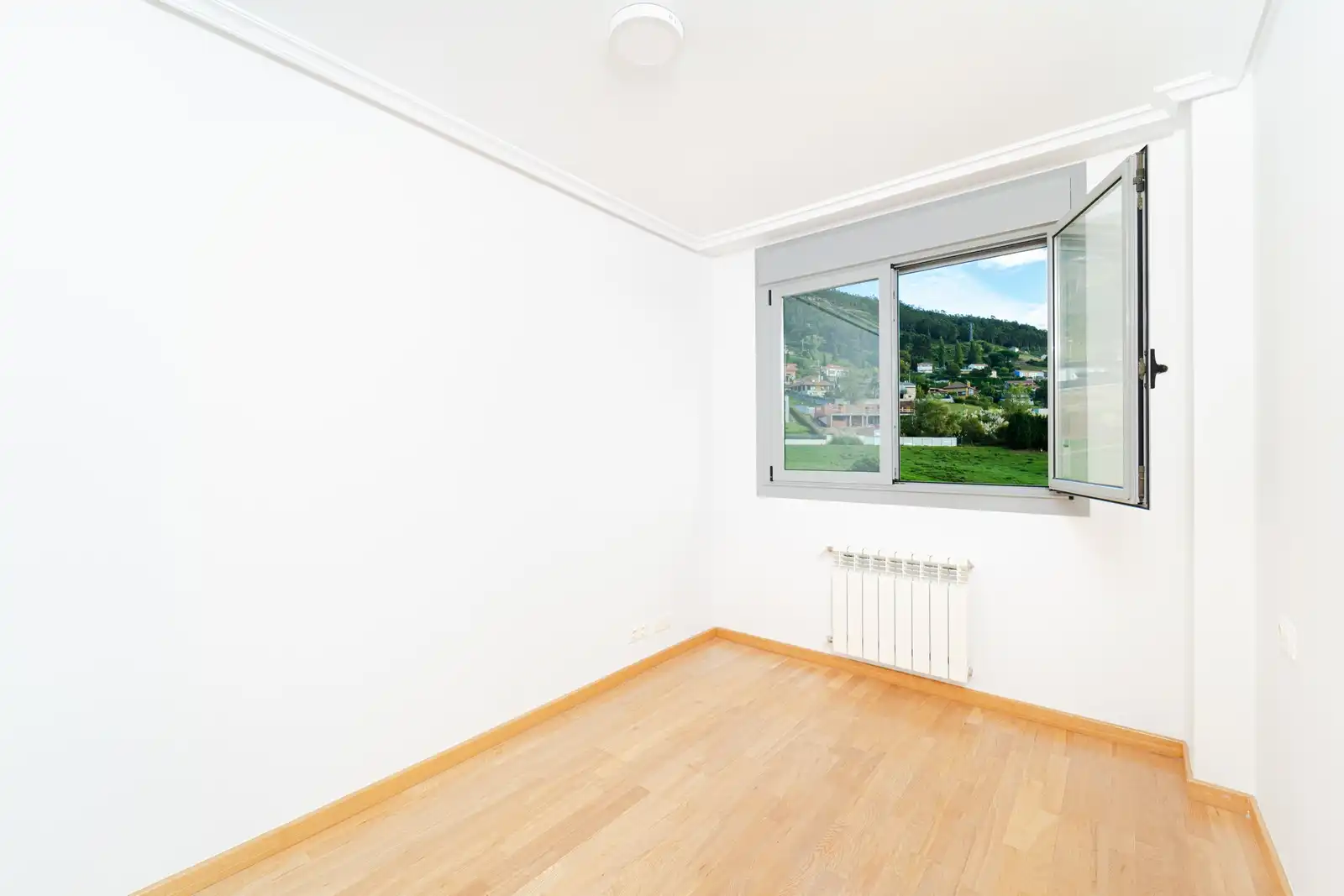 Schlafzimmer von Wohnung zum Verkauf in Oviedo  mit Abstellraum