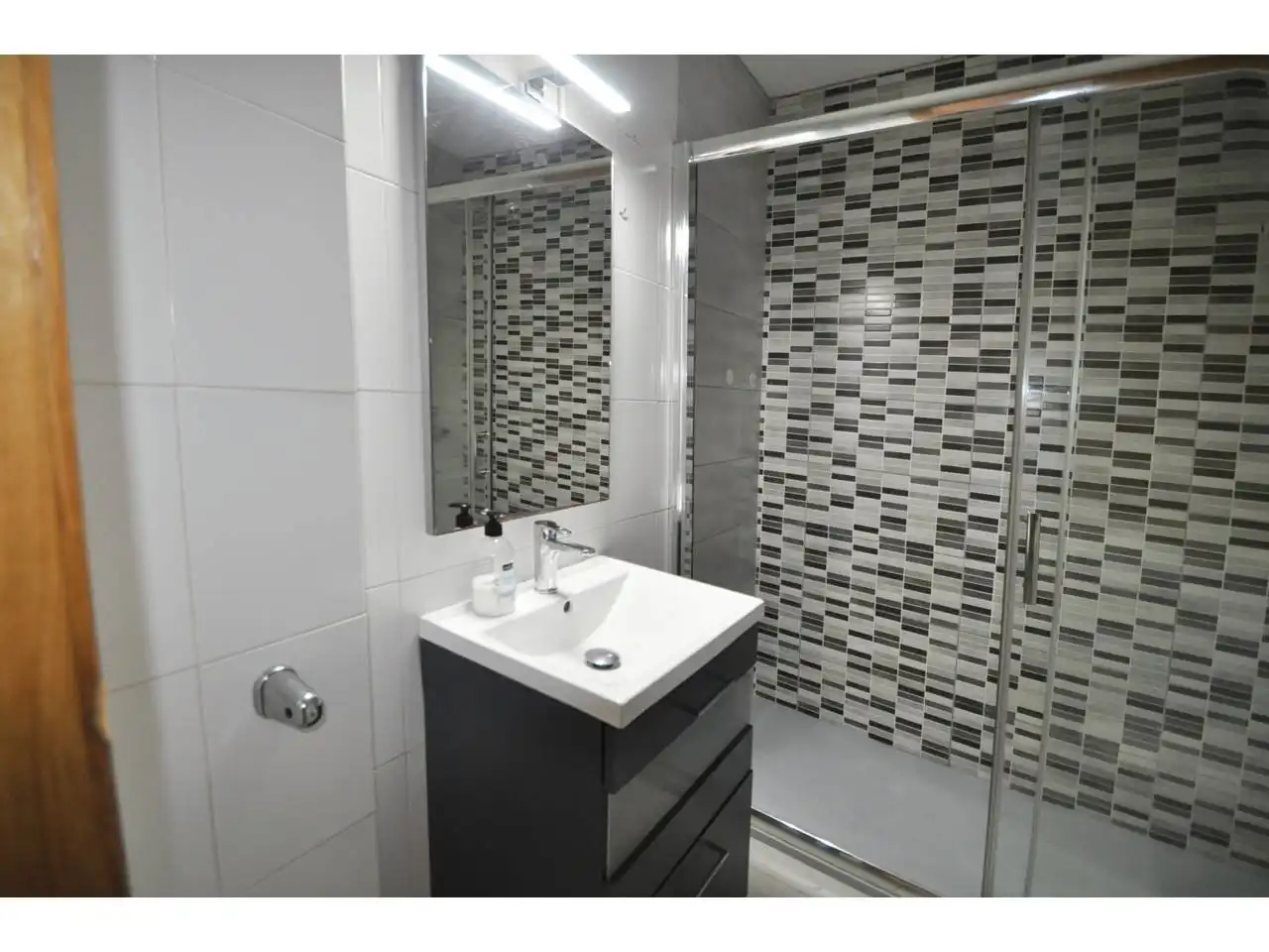 Badezimmer von Wohnung zum Verkauf in Lloret de Mar mit Heizung, Parkett und Möbliert