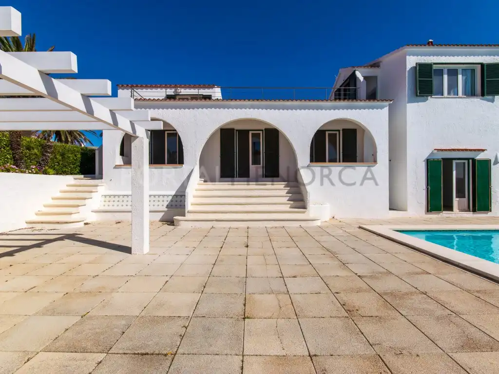 Vista exterior de Casa o xalet en venda en Sant Lluís amb Terrassa i Piscina