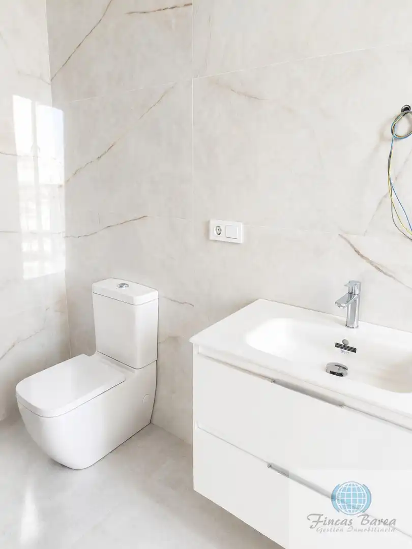 Bathroom of Flat for sale in Fuengirola  with Air Conditioner