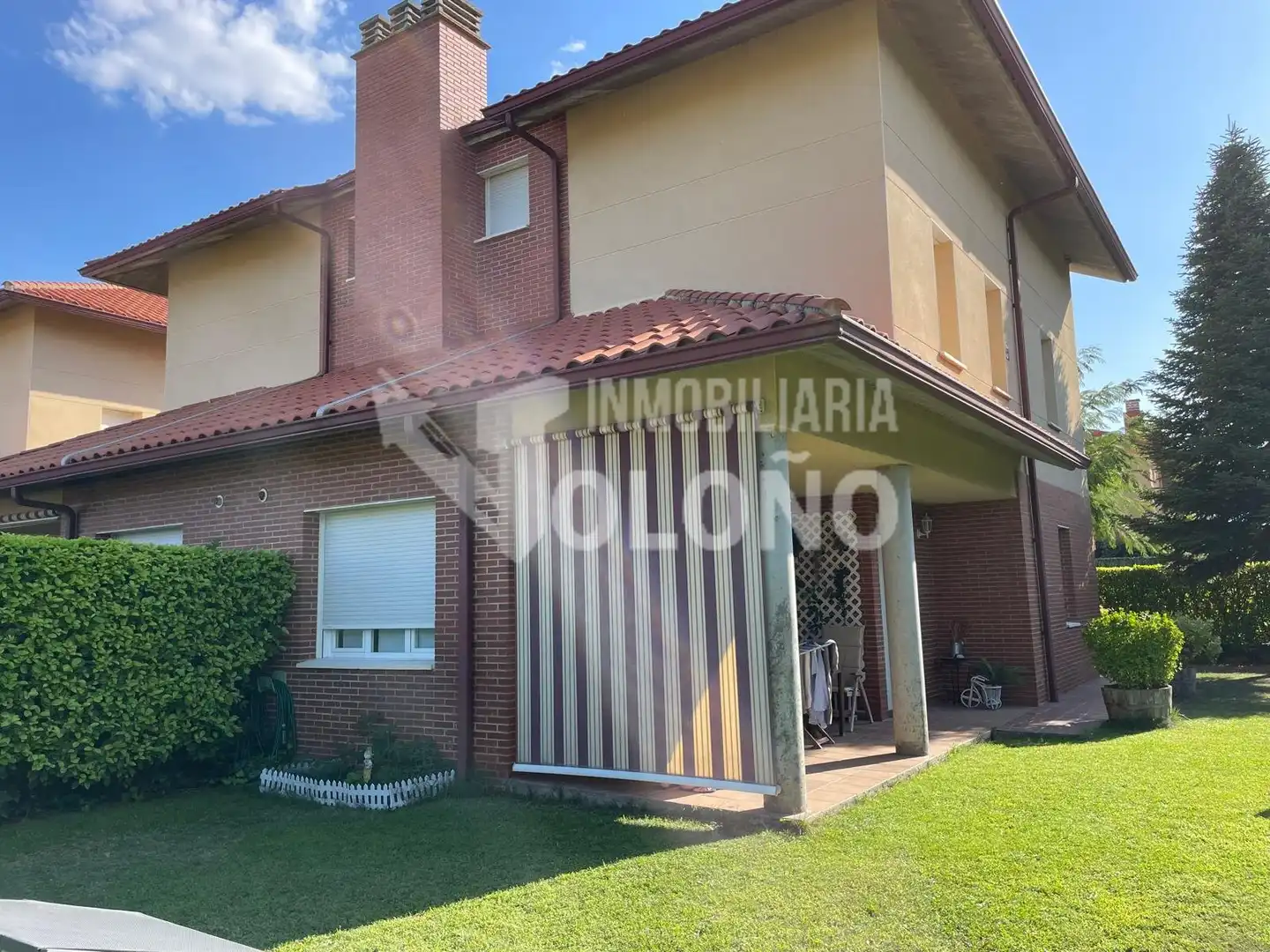 Vista exterior de Casa o chalet en venta en Anguciana con Calefacción, Jardín privado y Parquet