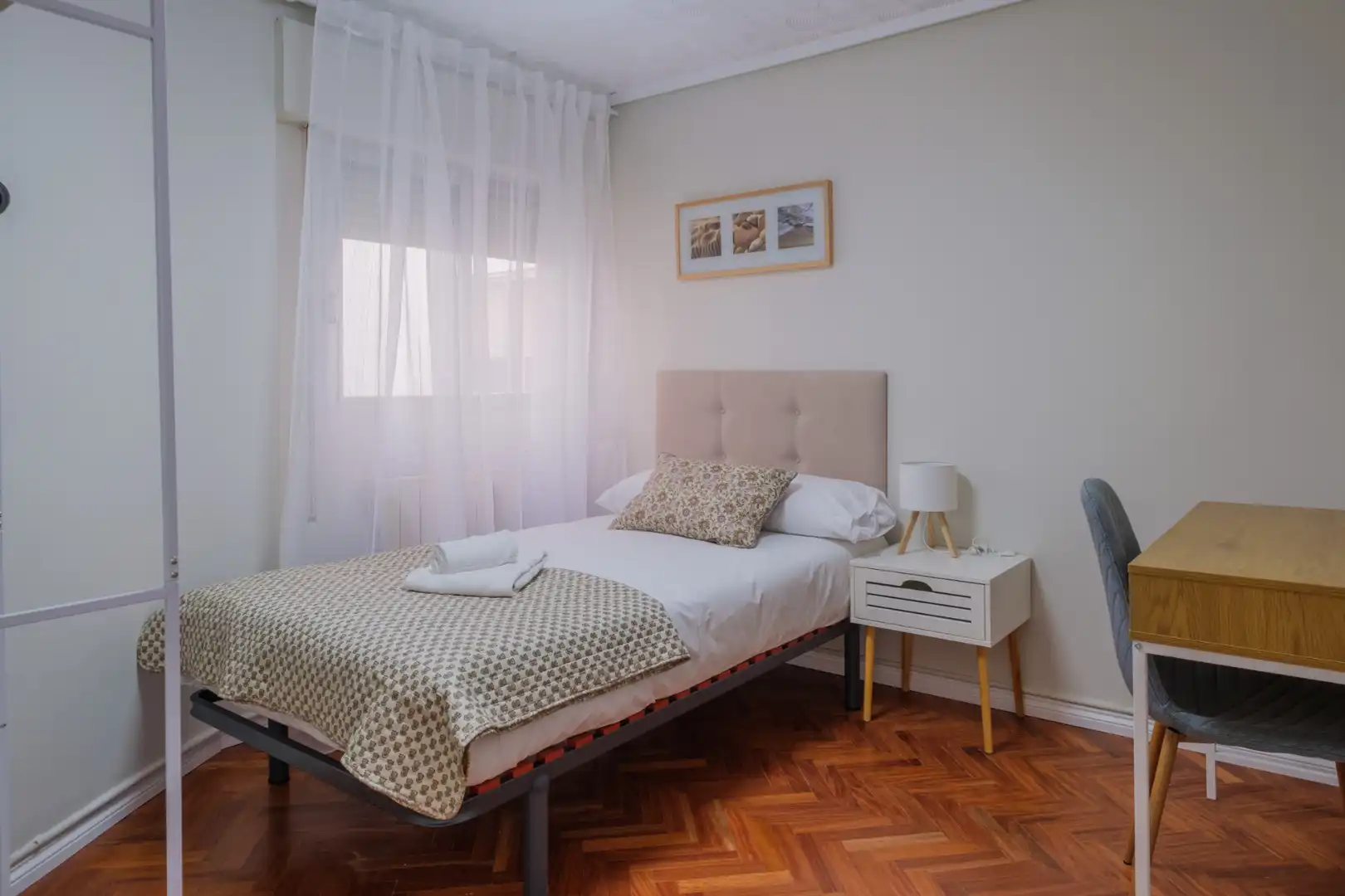 Bedroom of Flat for rent in Zaragoza  with Air Conditioner and Furnished
