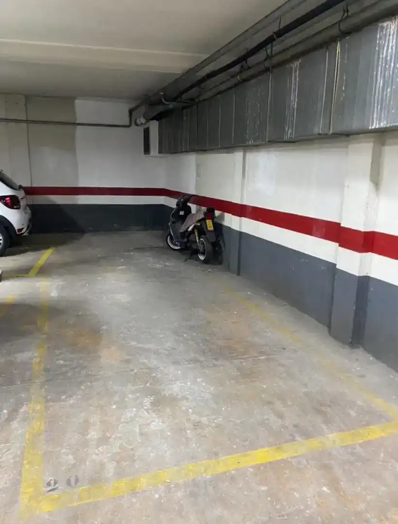 Parking of Garage for rent in Zona Alta