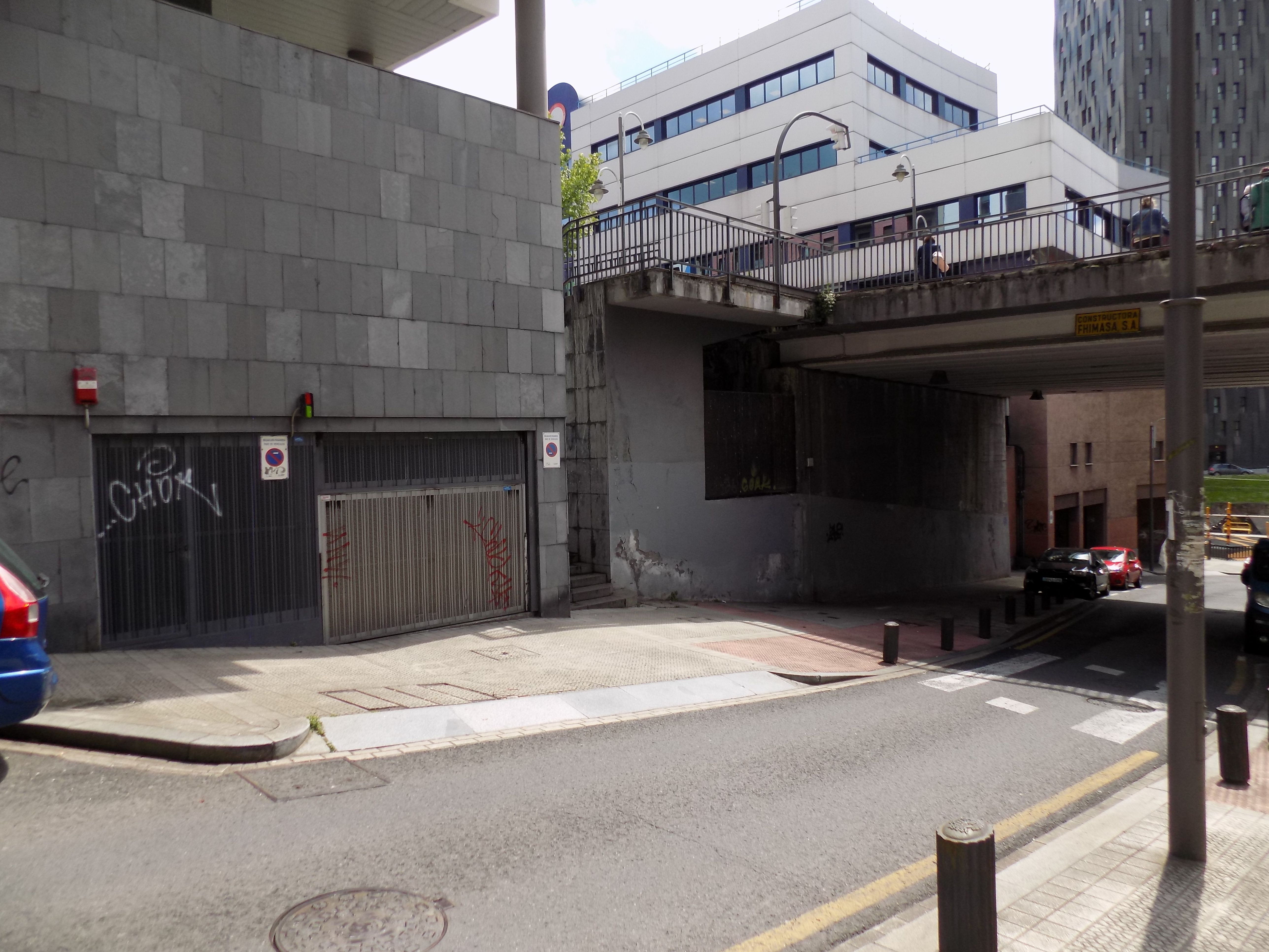 Vista exterior de Garatge en venda en Bilbao 