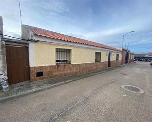 Vista exterior de Casa adosada en venda en San Martín de Montalbán