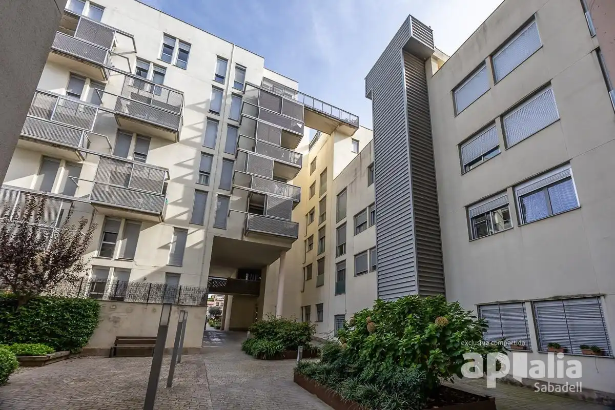 Außenansicht von Wohnung zum Verkauf in Sabadell mit Heizung und Abstellraum