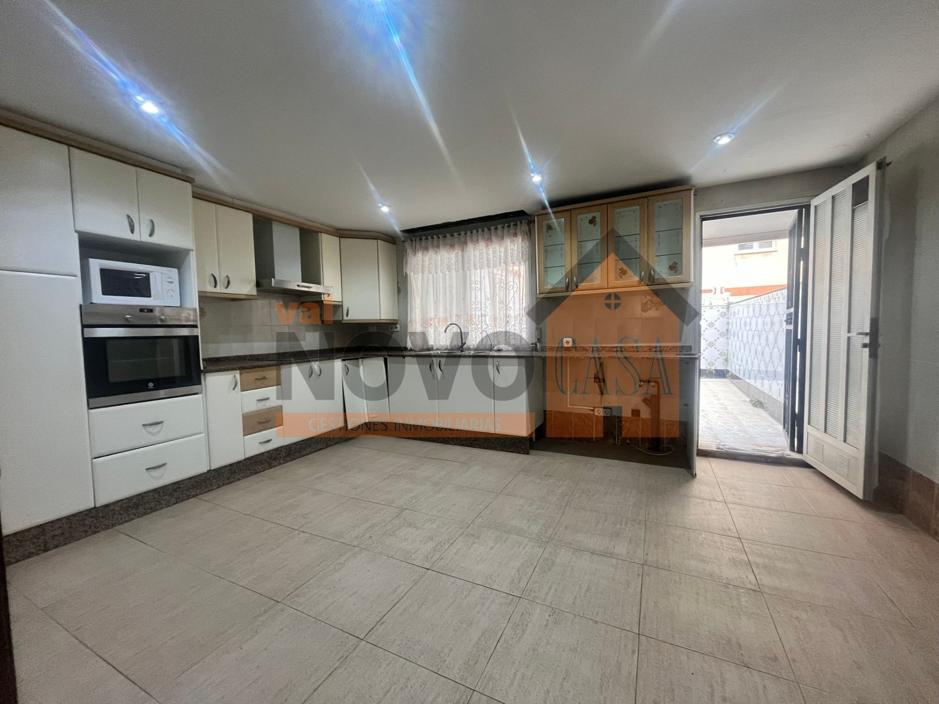 Kitchen of Single-family semi-detached for sale in Silla  with Storage room