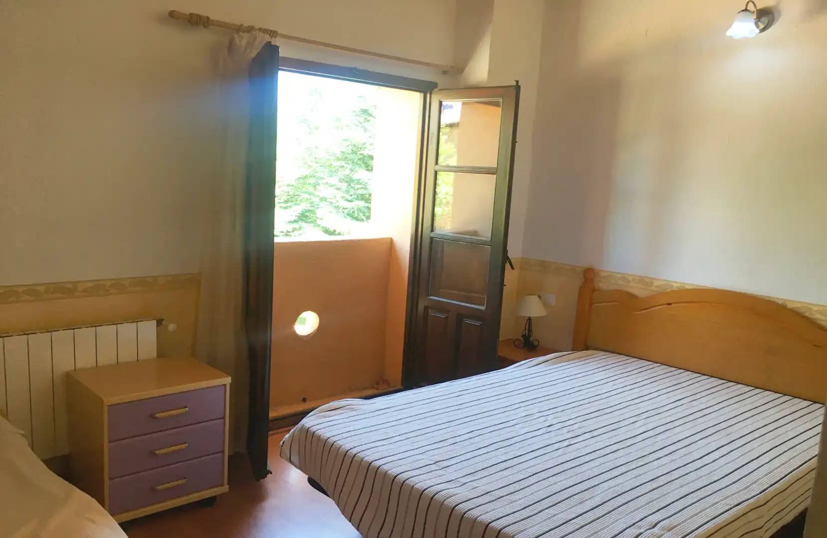 Dormitori de Casa adosada en venda en San Agustín amb Calefacció, Jardí privat i Moblat