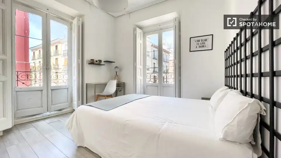 Bedroom of Flat for share in Madrid  with Air Conditioner, Heating and Terrace