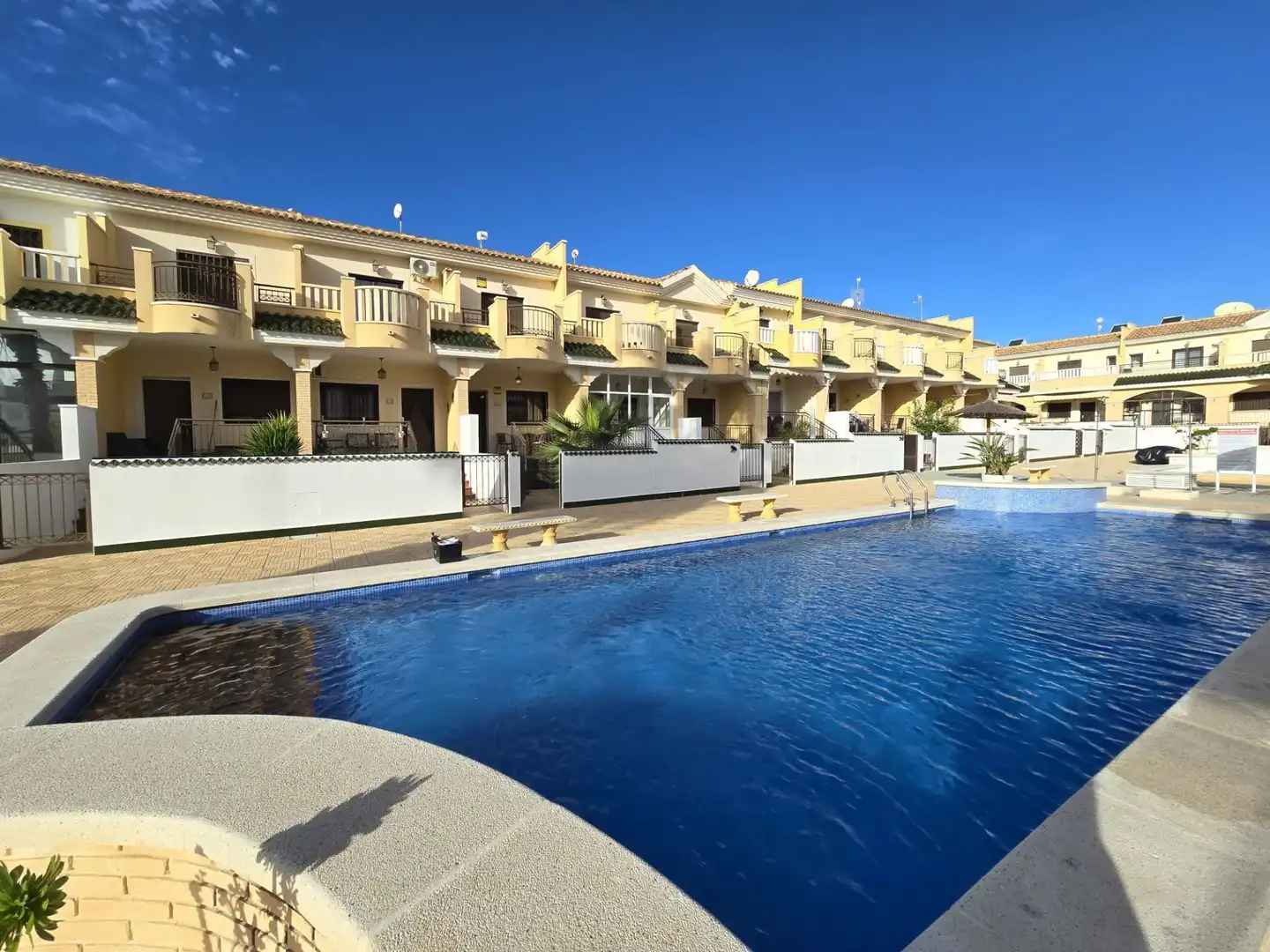Piscina de Casa adosada en venda en Rojales amb Jardí privat, Traster i Piscina comunitària