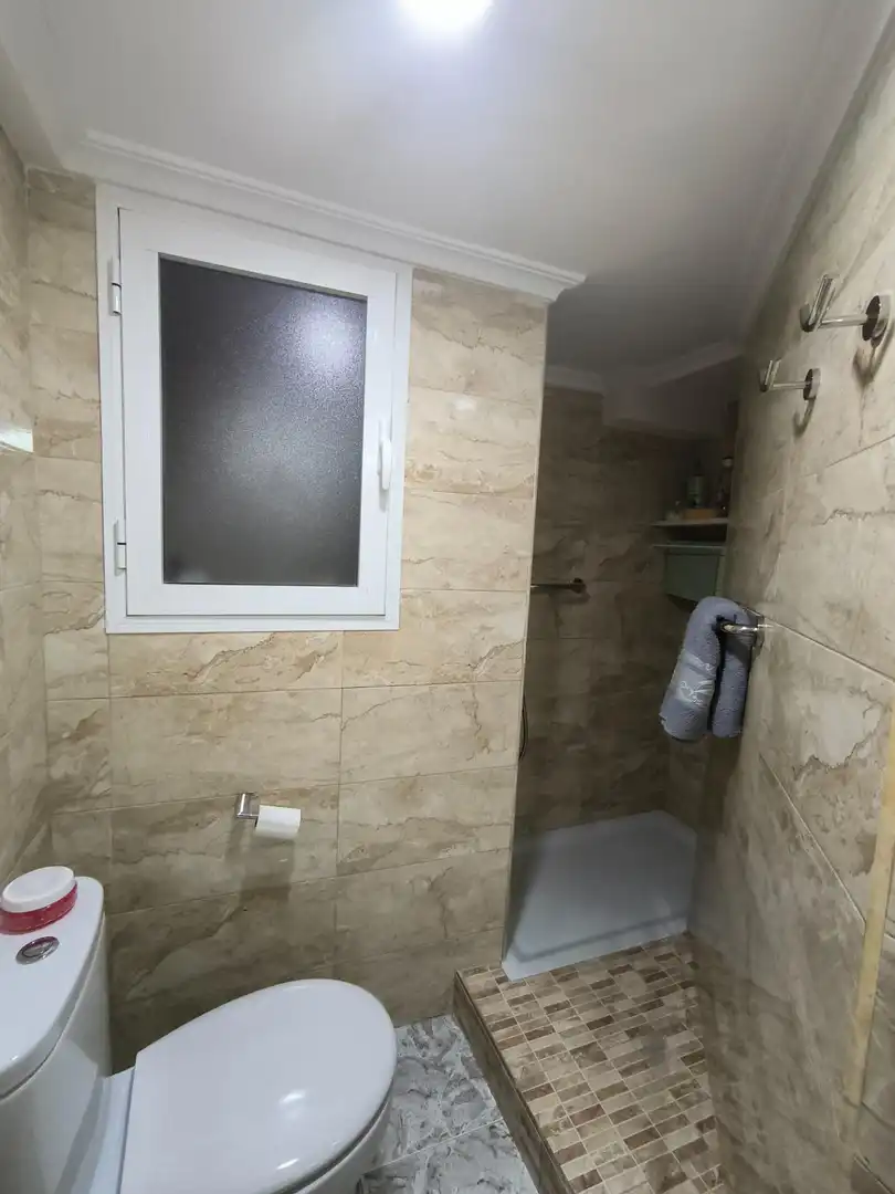 Badezimmer von Wohnung zum Verkauf in Alicante / Alacant mit Klimaanlage, Heizung und Möbliert