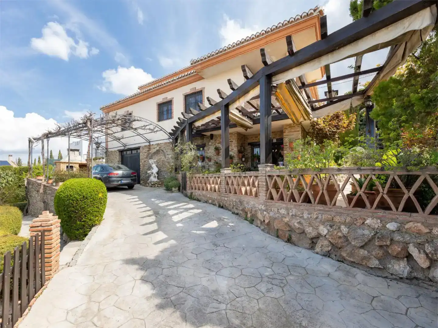 Vista exterior de Pis en venda en Monachil amb Aire condicionat, Jardí privat i Traster