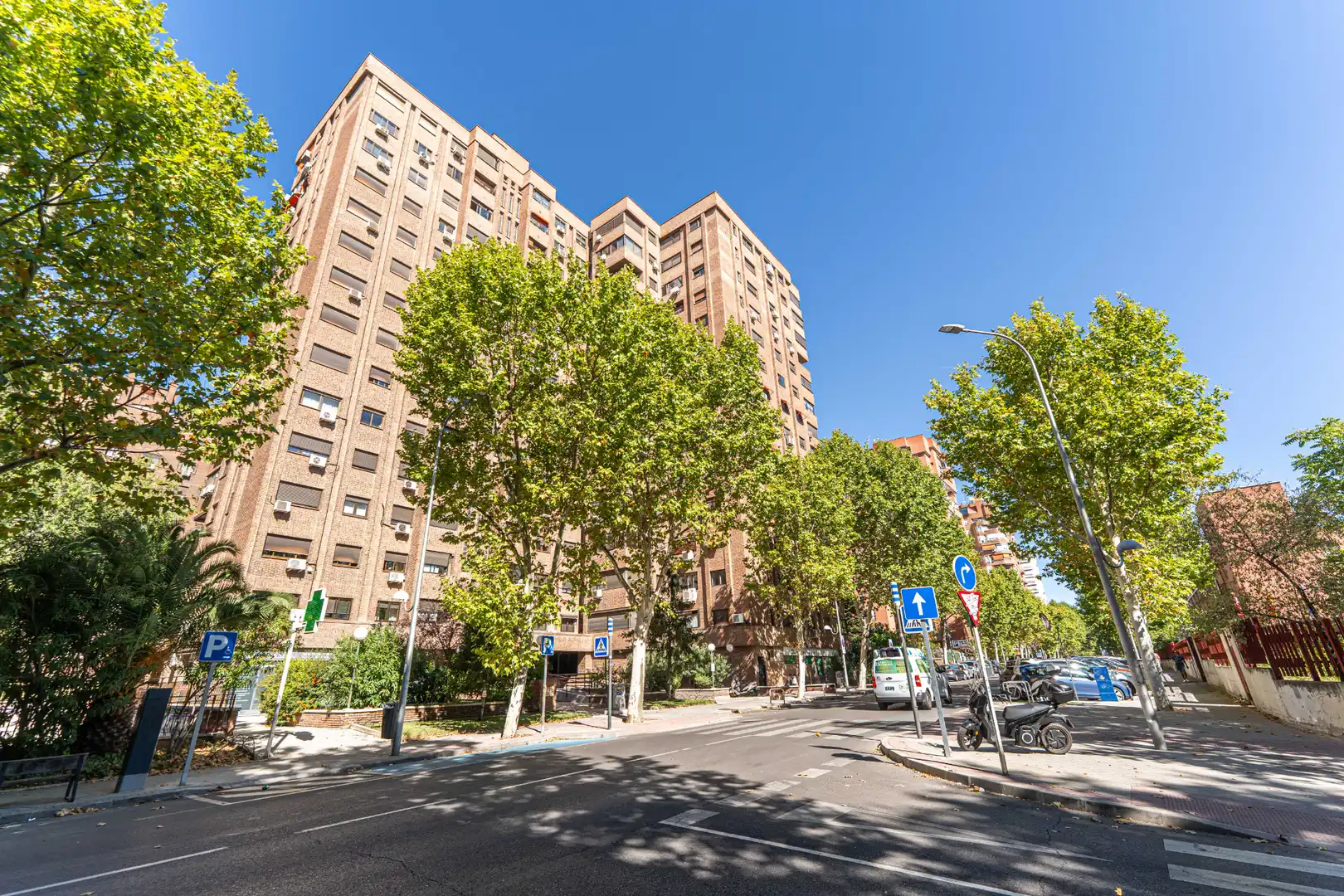 Vista exterior de Pis en venda en Madrid amb Calefacció, Parquet i Terrassa