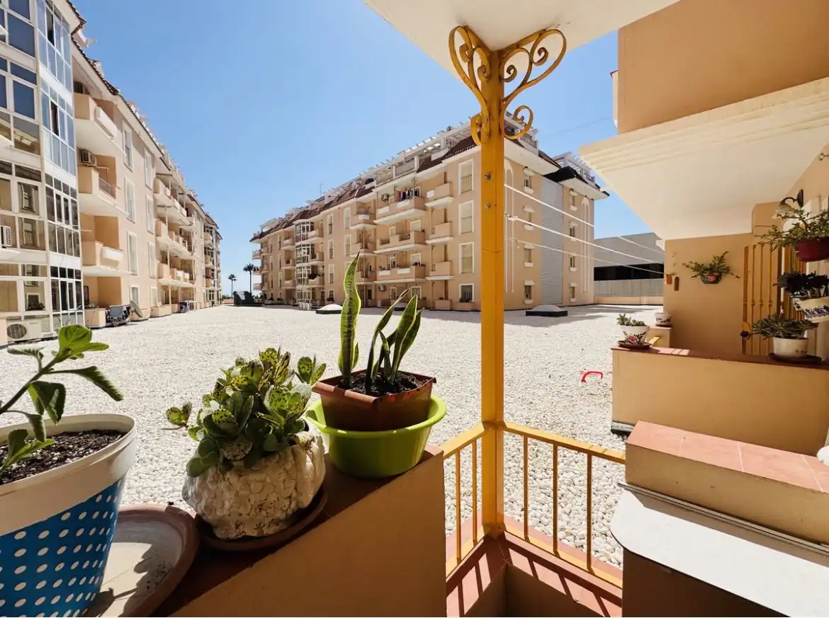 Piso con piscina en venta en San Luis de Sabinillas, imagen 2