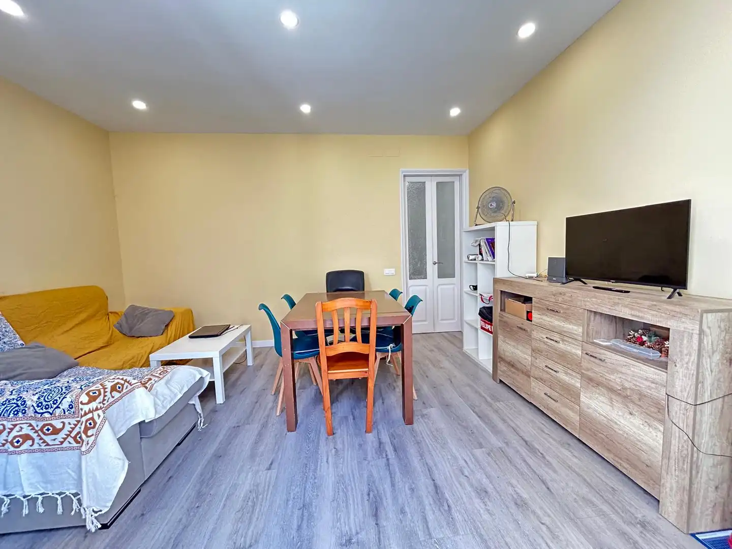Sala d'estar de Pis en venda en Barcelona amb Terrassa i Forn
