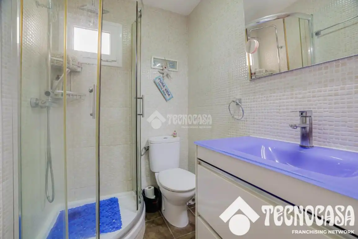 Baño de Piso en venta en Santa Coloma de Gramenet con Aire acondicionado, Parquet y Terraza