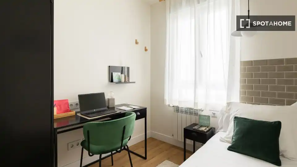 Bedroom of Flat for rent in Bilbao   with Air Conditioner, Heating and Furnished