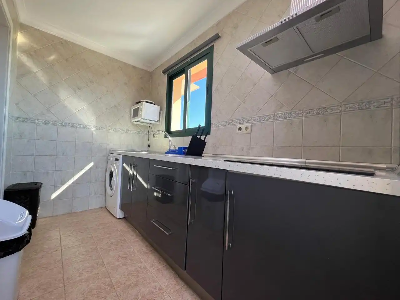 Cocina de Ático de alquiler en Benalmádena con Aire acondicionado, Terraza y Trastero