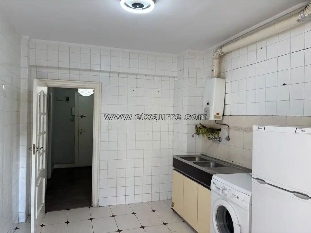 Cocina de Piso en venta en Laudio / Llodio con Calefacción, Amueblado y Balcón