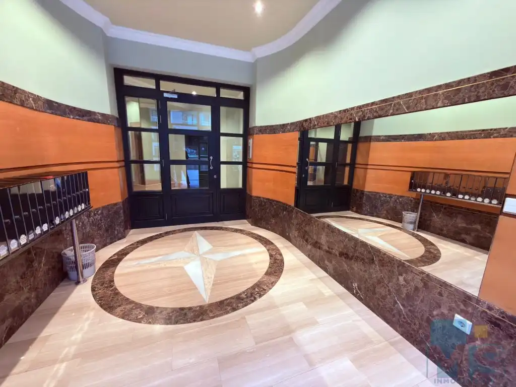 Piso en venta en Donostia - San Sebastián  con Balcón
