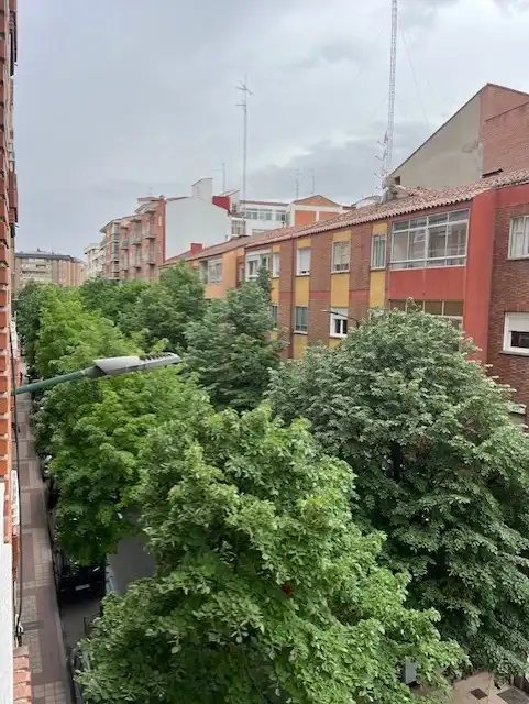 Vista exterior de Pis en venda en Valladolid amb Calefacció, Parquet i Terrassa