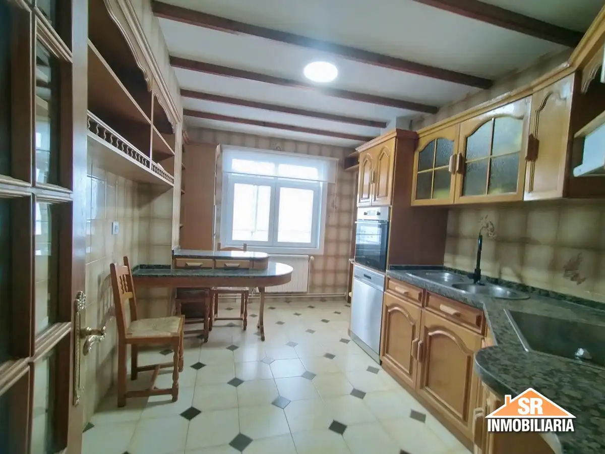Cocina de Piso de alquiler en A Coruña Capital  con Calefacción, Amueblado y Horno