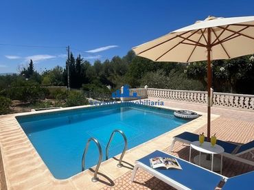 Xalet amb piscina en venda a Godelleta