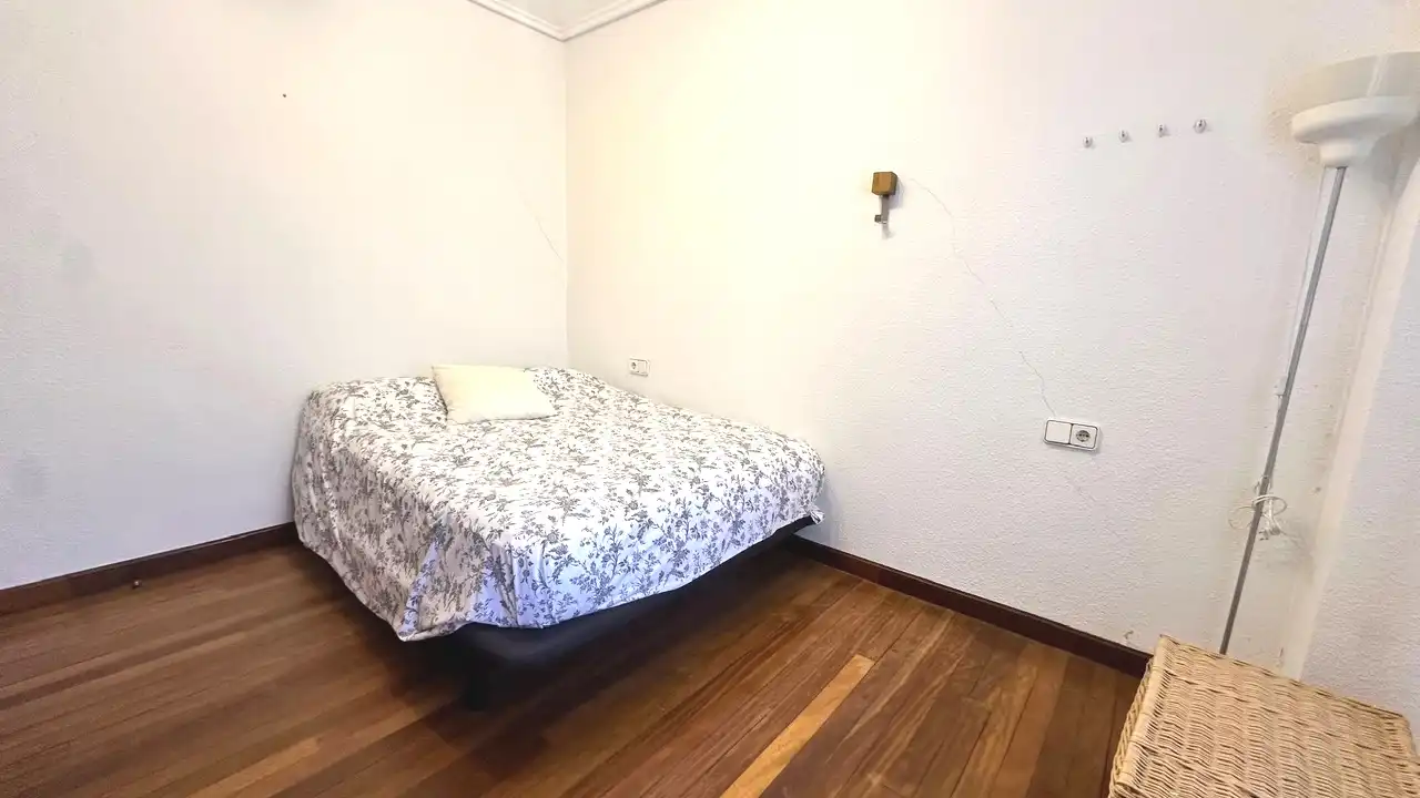 Dormitori de Pis en venda en Castro-Urdiales amb Calefacció, Moblat i Piscina comunitària