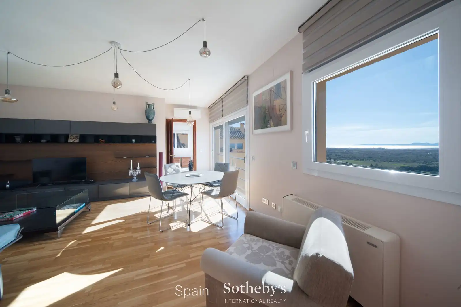 House with pool for sale in Carrer Anglaterra, imagen 4